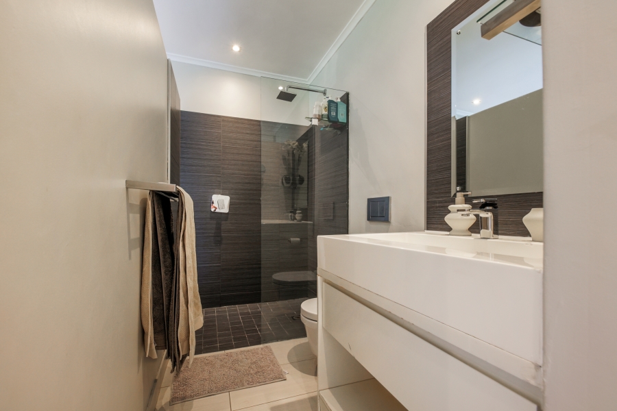 To Let 2 Bedroom Property for Rent in Sea Point Western Cape